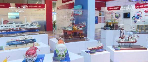 国内人工智能领域迎来大规模新品发布,众多“大国重器”集中展示