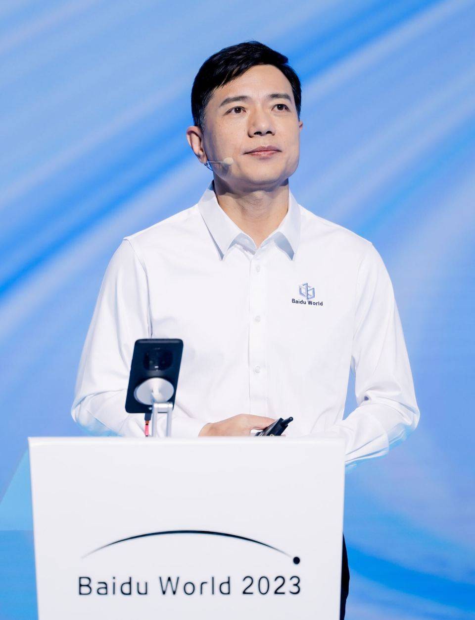 李彦宏在百度世界2023:我们即将进入一个AI原生的时代