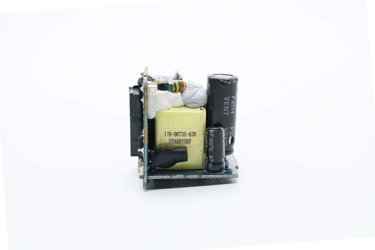 既是充电器也是手办，绿联30W Q湃机器人快充拆解