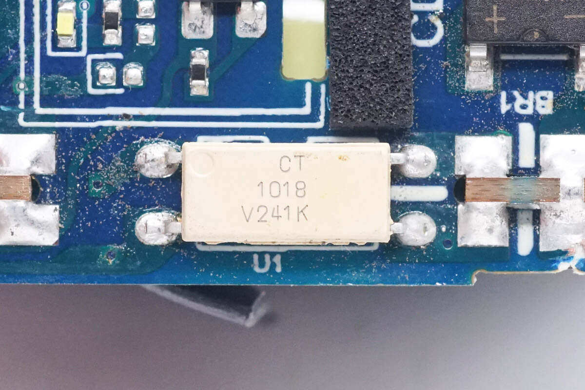 既是充电器也是手办，绿联30W Q湃机器人快充拆解
