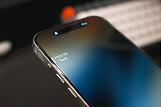 苹果大量订购三星OLED屏幕:iPhone 15 Pro备货量大幅增加