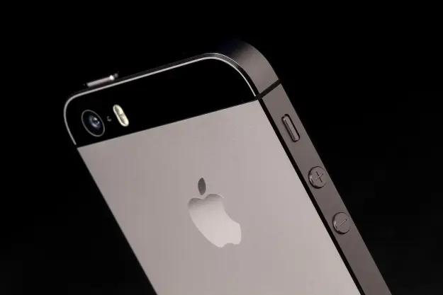 iPhone 外壳材料最全回顾:从塑料进化到金属