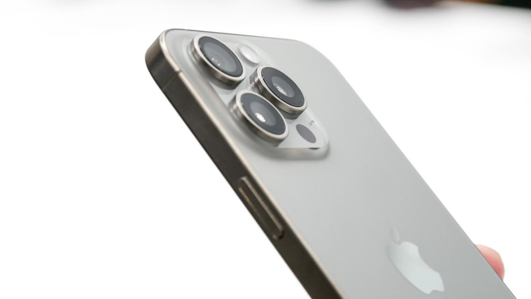 iPhone 外壳材料最全回顾:从塑料进化到金属