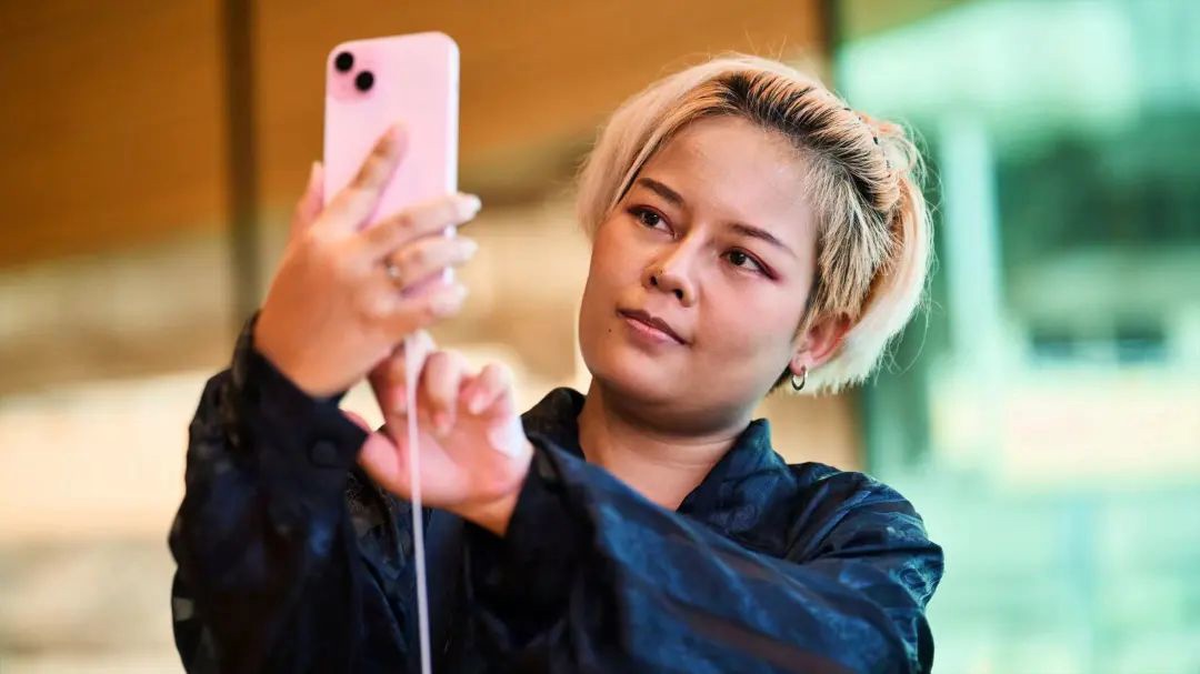 iPhone 外壳材料最全回顾:从塑料进化到金属