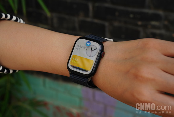 一只手操控高频任务:Apple Watch的'双指互点'改变交互方式