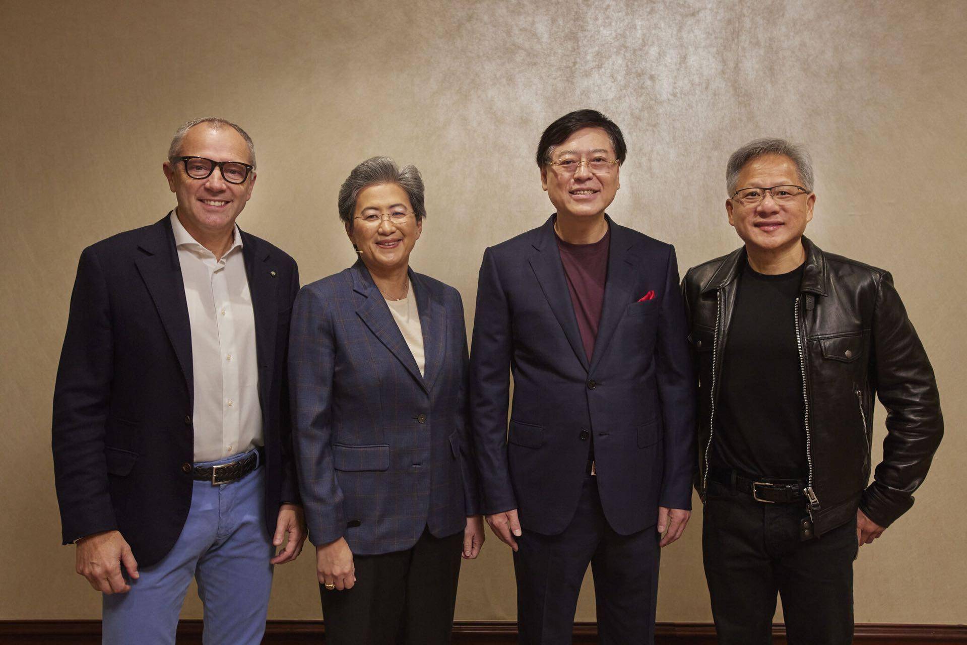 发布首款 AI PC,联手英伟达,联想的 AI 新浪潮有什么不一样
