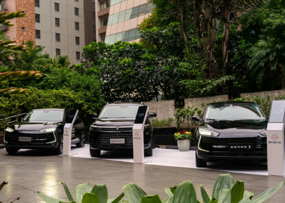 赛力斯发布SERES 7,为巴西市场带来高品质新能源汽车