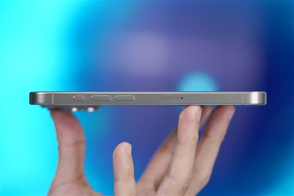 华强北改装风潮:iPhone 15 Pro外置SIM卡解决方案分析