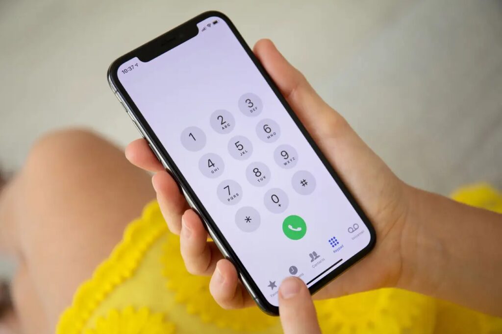 如何设定 iPhone 将陌生来电静音?