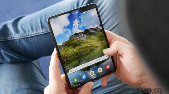 初代三星Galaxy Fold:仍滞留在Android 12,安全更新成疑