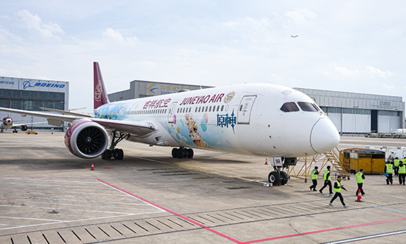 吉祥航空“原神号”已正式开航,首航周享受纪念登机牌、餐盒和水杯的特别体验