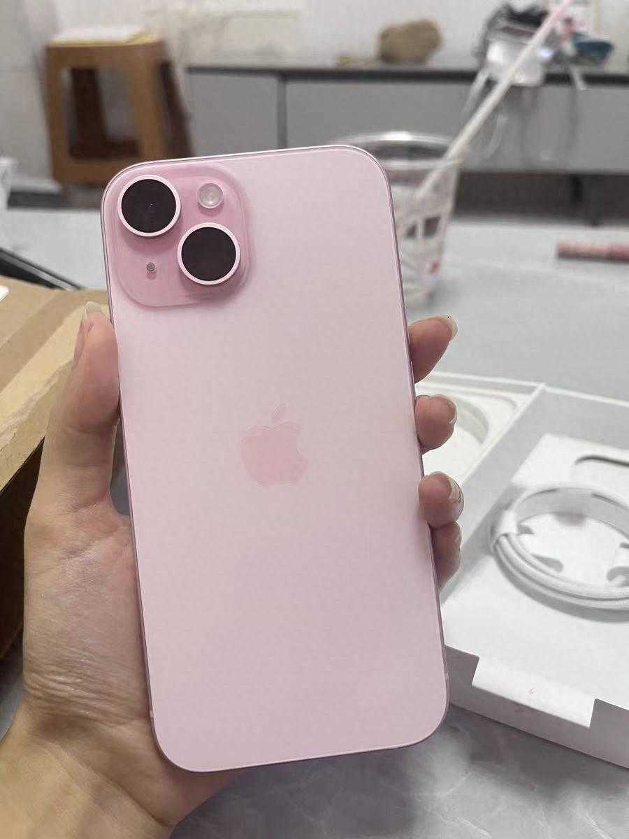 探究iPhone15的电池容量、续航表现和充电方式