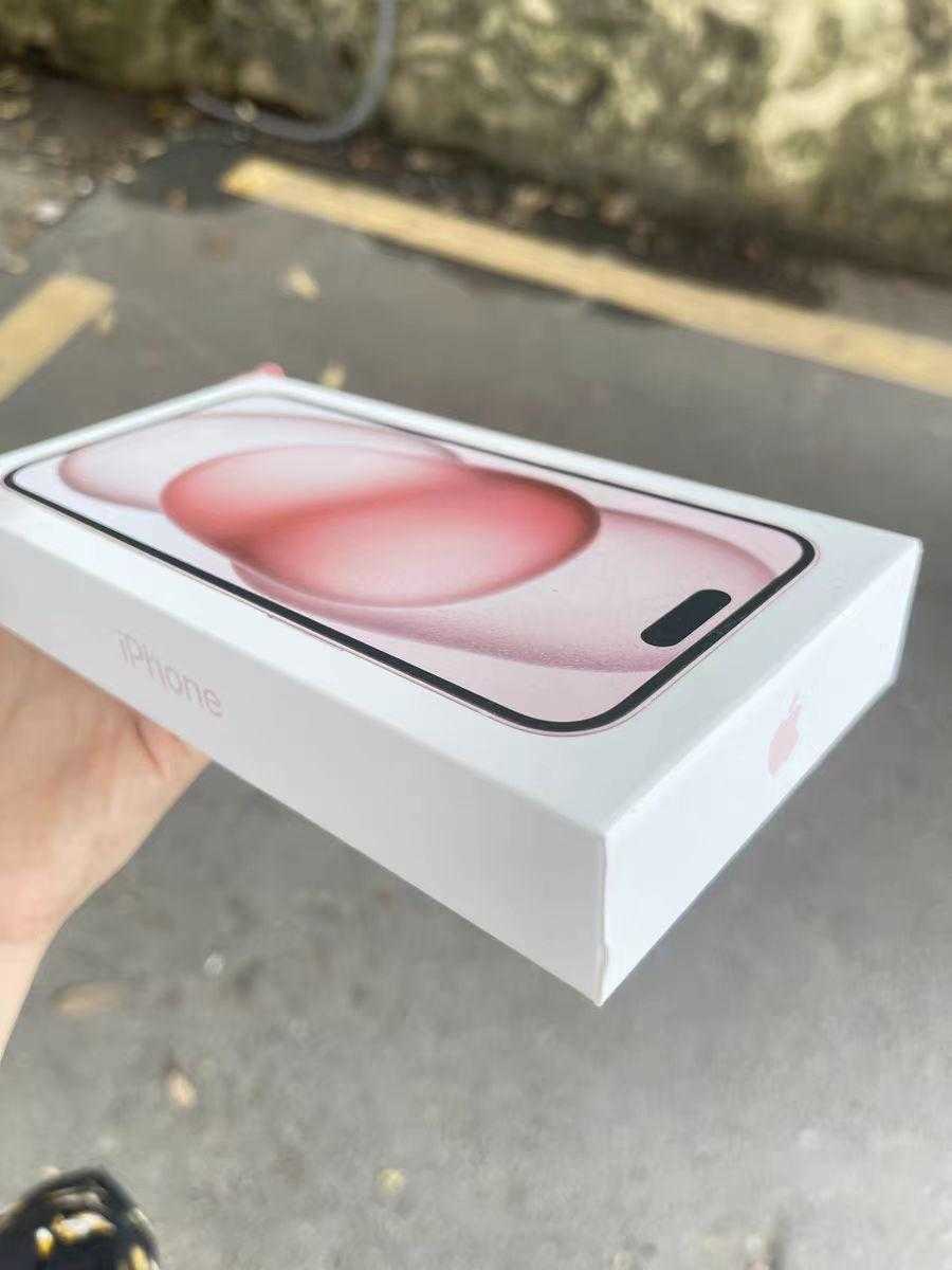 苹果iPhone15充电接口是否与安卓手机兼容？能否使用安卓充电器？