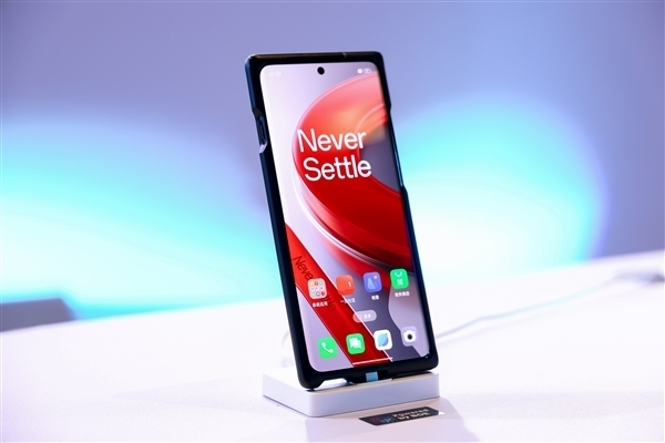 一加12登场倒计时:全球首发DisplayMate A+认证2K屏震撼亮相