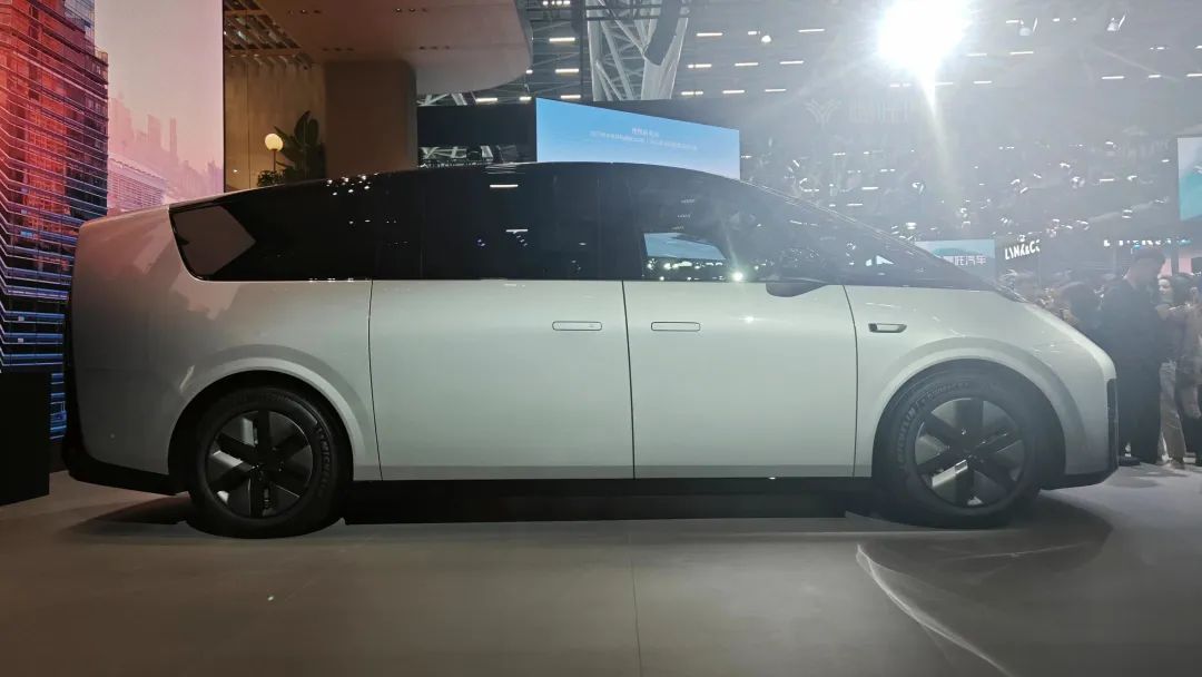 广州车展现场:比亚迪军舰退出,小鹏、理想展开激烈竞争