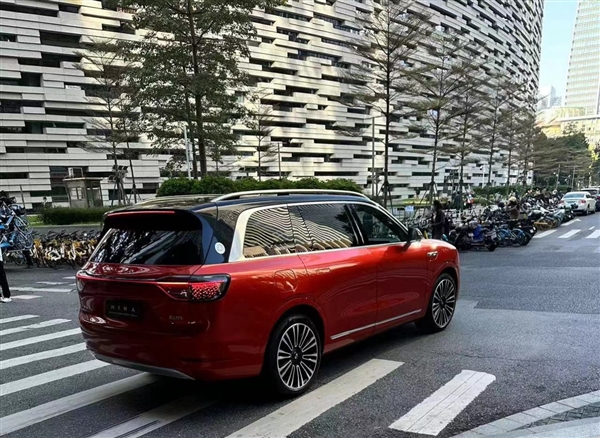 AITO问界M9亮相倒计时:红黑涂装吸睛,豪华感十足引发期待!