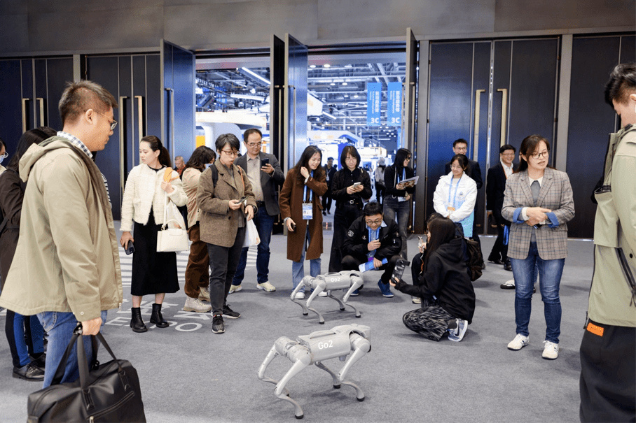 会说话就能当程序员、AI看病，实探第二届数贸会，迎接数字浪潮