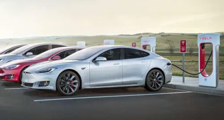 英国市场飙升:特斯拉Model 3和Y型电动车销售再创新纪录