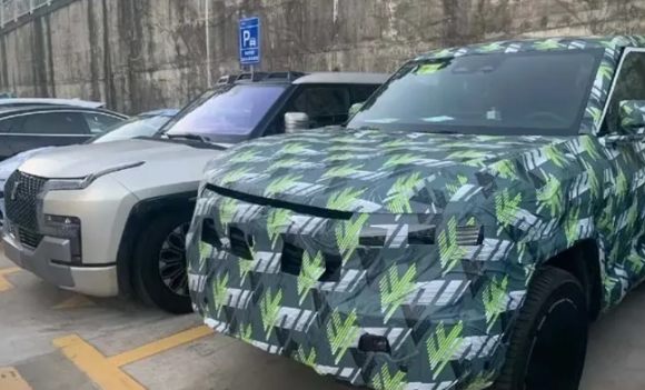 曝光豹8路试谍照,揭秘其巨大身躯和创新技术