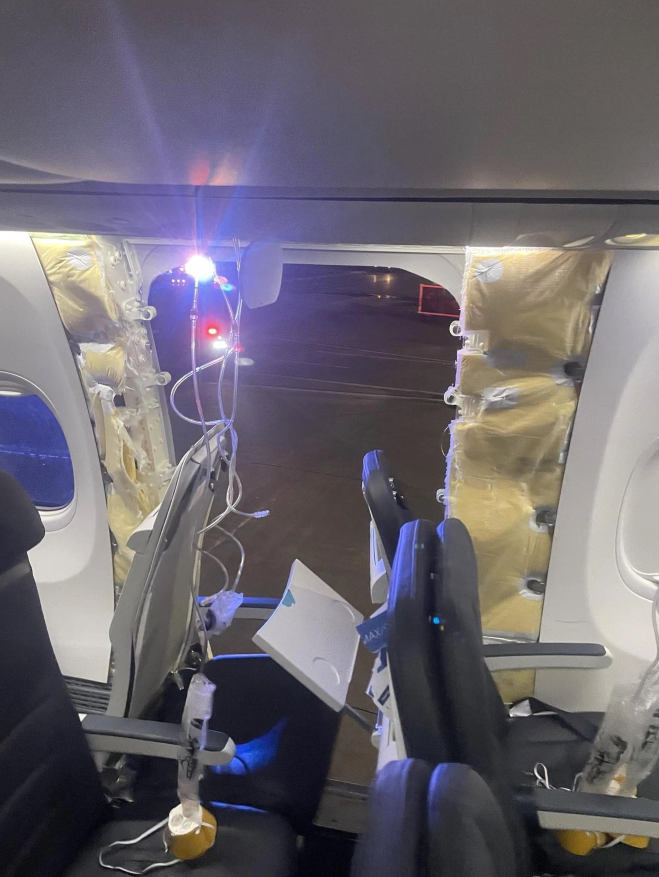 波音回应 737 MAX 9 飞行事故:正在收集更多信息并与客户取得联系