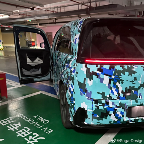 2024年上半年可能会推出的极氪第二款MPV车型“CM2E”,现有谍照曝光