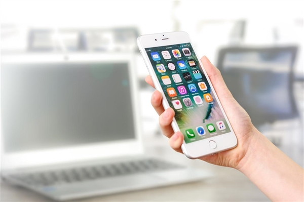 曝光:苹果iOS 18即将推出创新的AI功能,Siri跨设备体验将更智能化