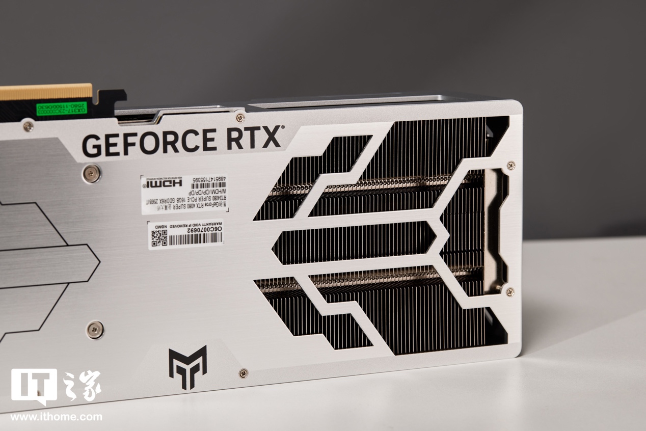 【IT之家开箱】影驰GEFORCE RTX 4080 SUPER金属大师显卡图赏:裹满金属装甲的科技风性能怪兽