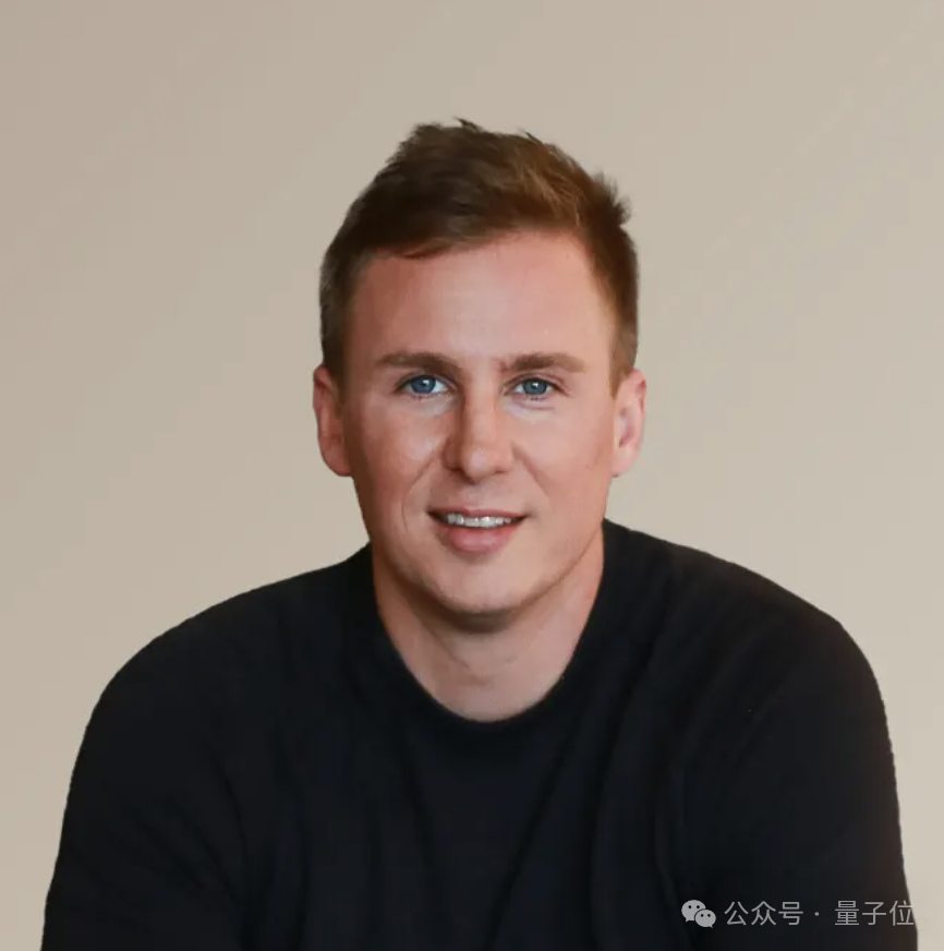 微软、OpenAI 计划 1 亿美元投向人形机器人!网友纷纷喊话马斯克