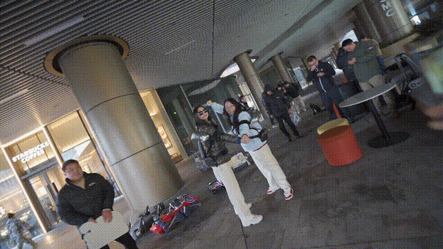 未来科技惊喜亮相！机器狗和外骨骼机器人携手2024 GDC造势于上海街头