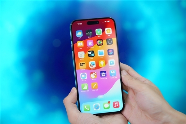 iPhone 17或许将摆脱划痕困扰，苹果投入大笔资金引进镀膜技术