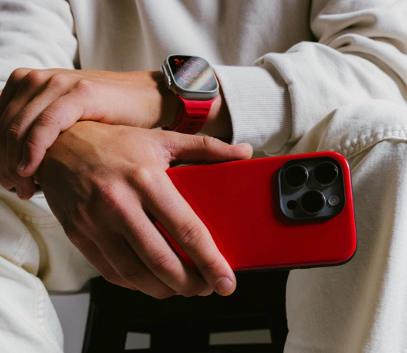 Nomad推出“夜巡红”系列限量版:让Apple Watch表带和iPhone手机壳焕发全新活力