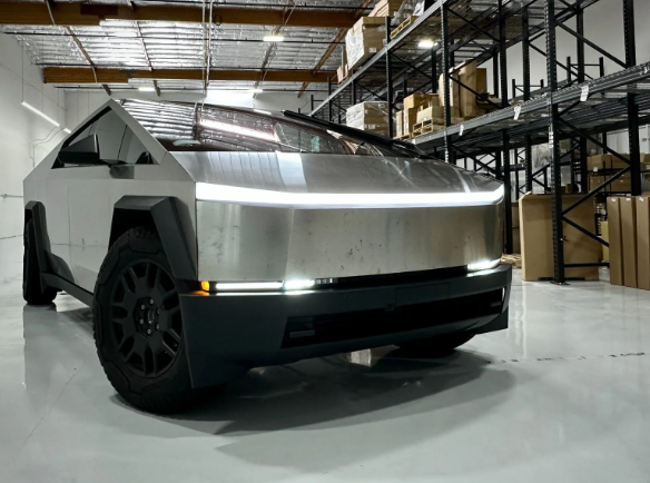 特斯拉Cybertruck量产现积极迹象,得州工厂航拍揭示生产盛况