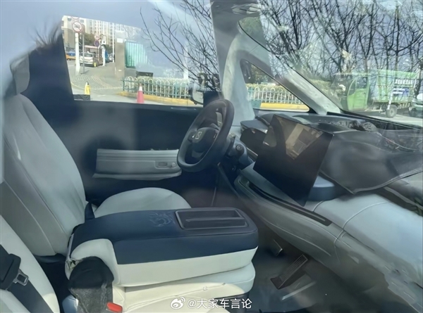 创新座椅布局!极氪CM2E小型MPV谍照流出,前排可坐三人