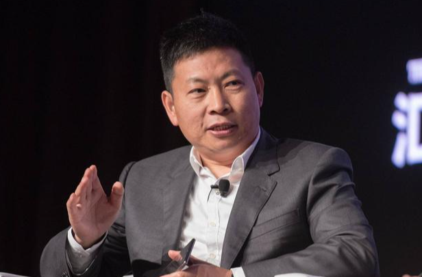 手机支架成历史?余承东揭秘华为智界S7黑科技!