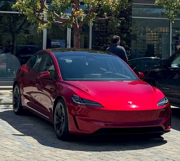 特斯拉新款Model 3高性能版曝光:史上最强驾控体验