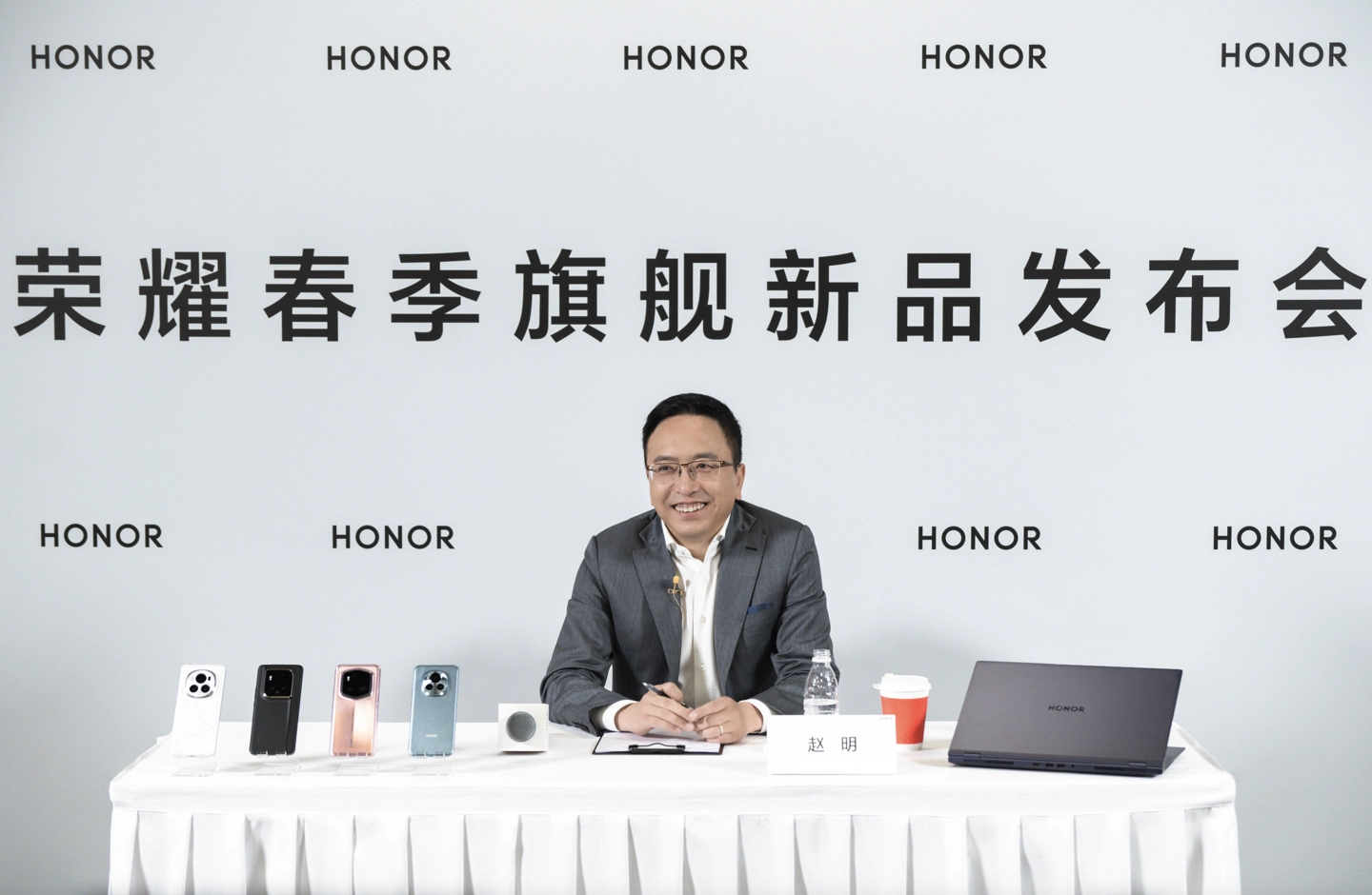 无惧华为回归影响,荣耀凭什么依旧拿下中国智能手机市场第一?