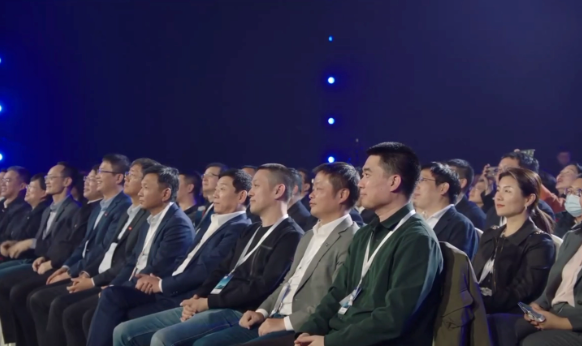 蔚小理三巨头再度同框,小米发布会引爆车圈热议!
