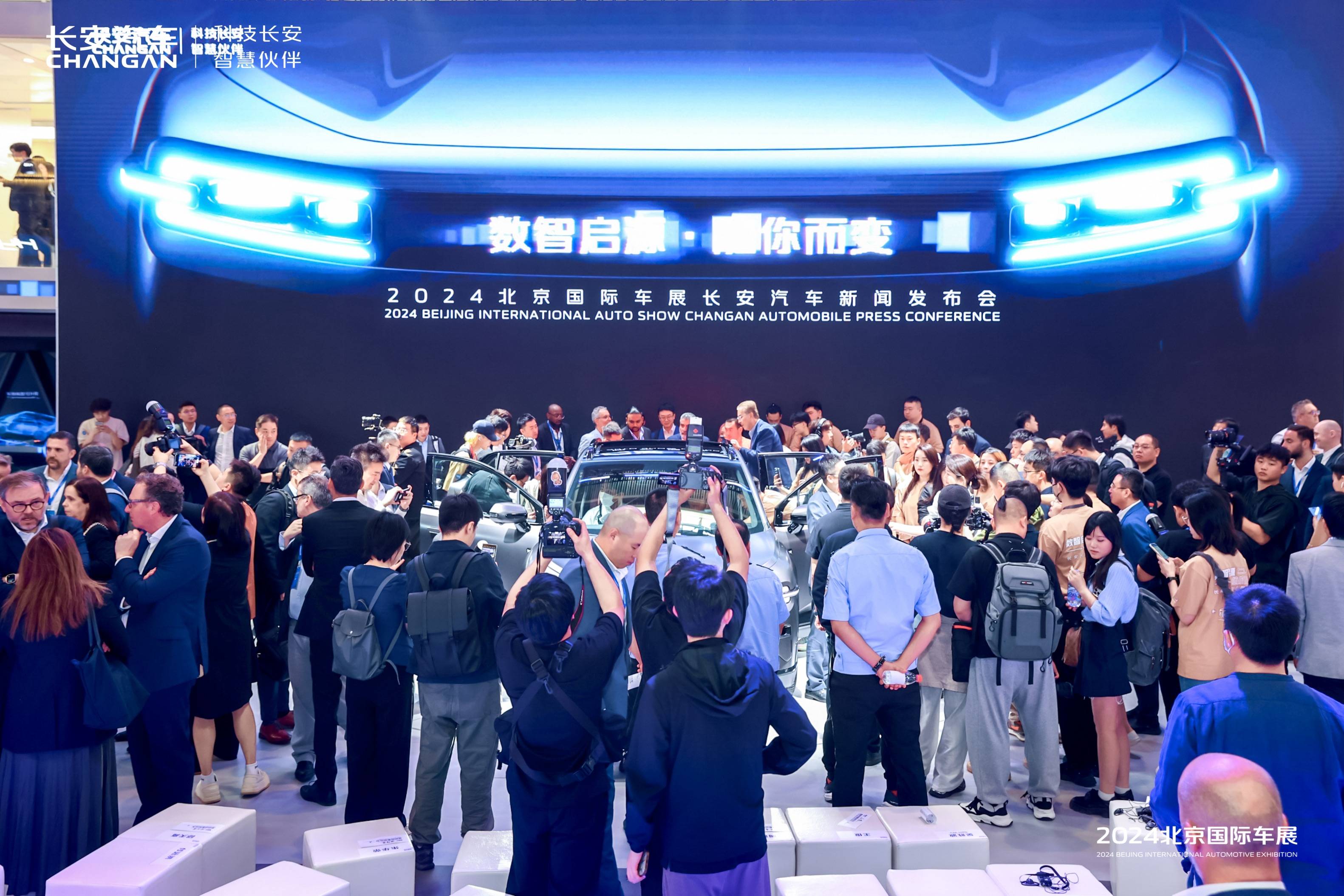 长安启源E07“一车多态”颠覆传统认知,未来汽车就是变形机器人?