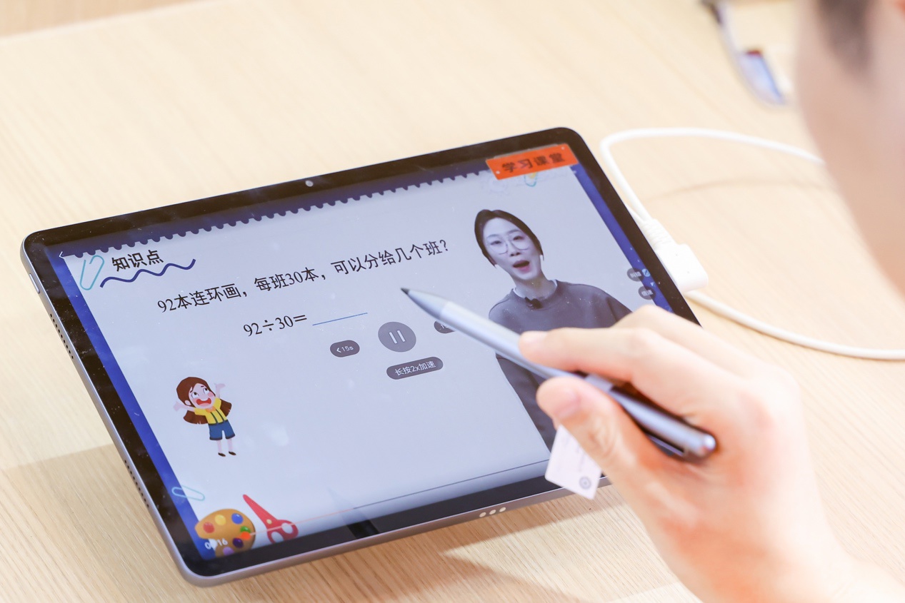 加速数字化转型!华为擎云构建教研新形态携全场景智慧教育解决方案亮相教装展
