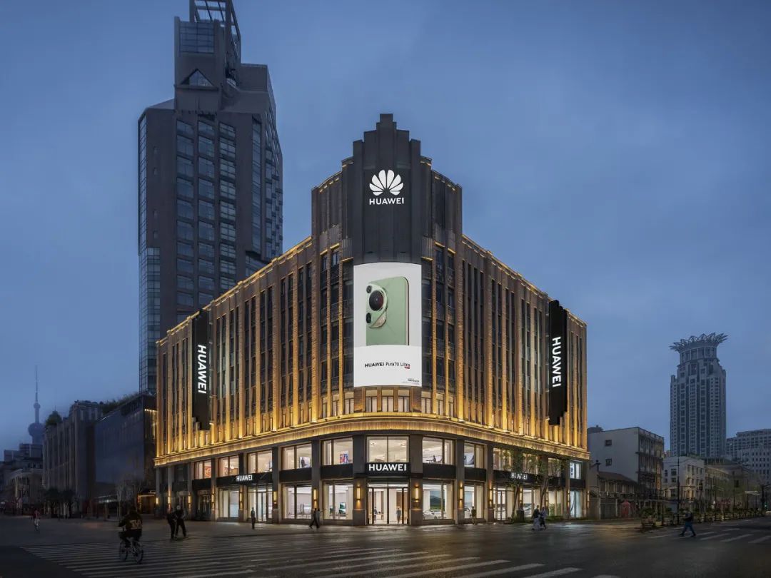 历时一年半翻新,华为全球最大旗舰店・上海南京东路焕新开业
