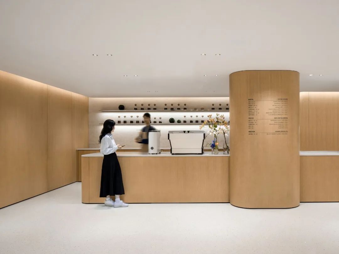 历时一年半翻新,华为全球最大旗舰店・上海南京东路焕新开业