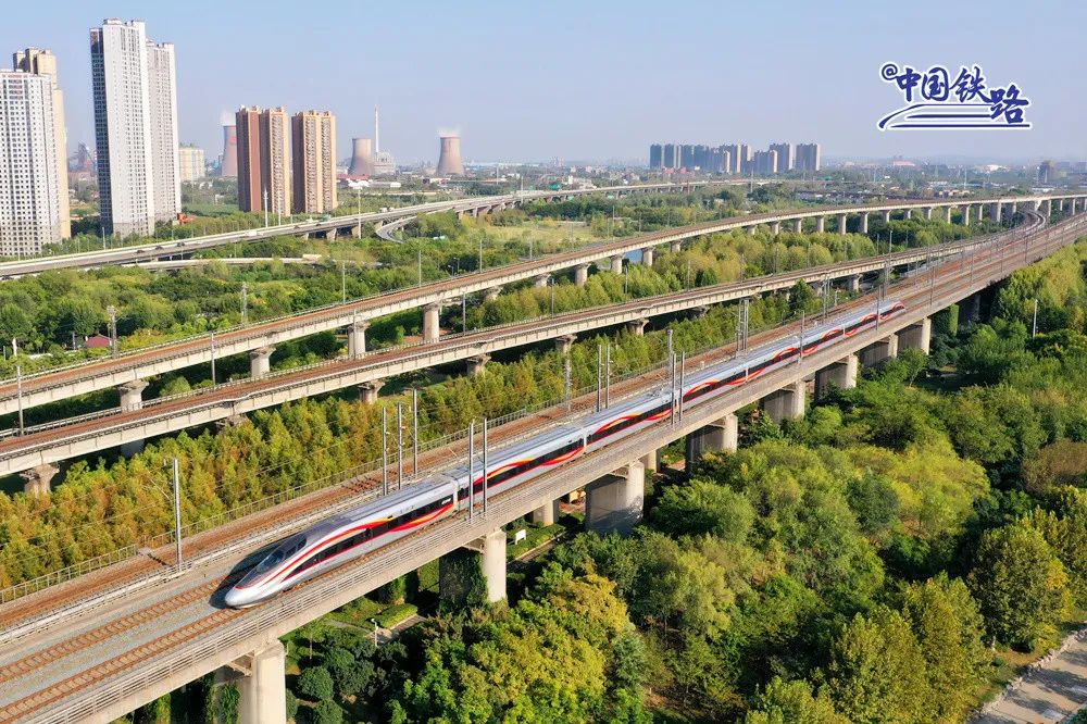 6 月 15 日起,京广高铁武广段复兴号列车按时速 350 公里运行