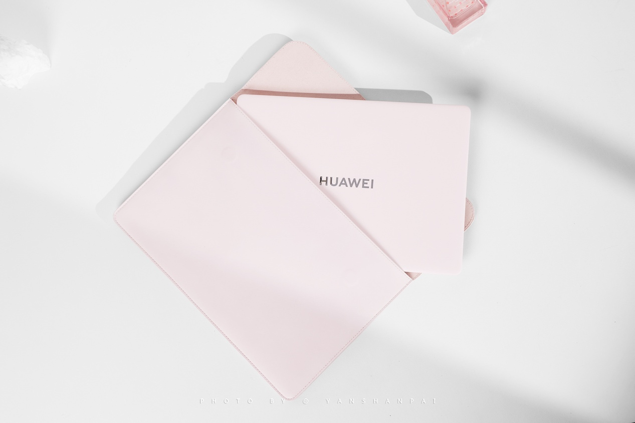 华为粉色笔记本开箱,全新 MateBook X Pro 拂晓粉展现 PC 美学新高度