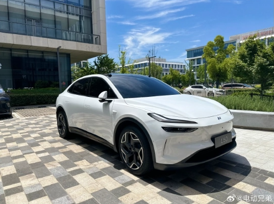 蔚来旗下乐道L60白色实车曝光,9月起售价21.99万元