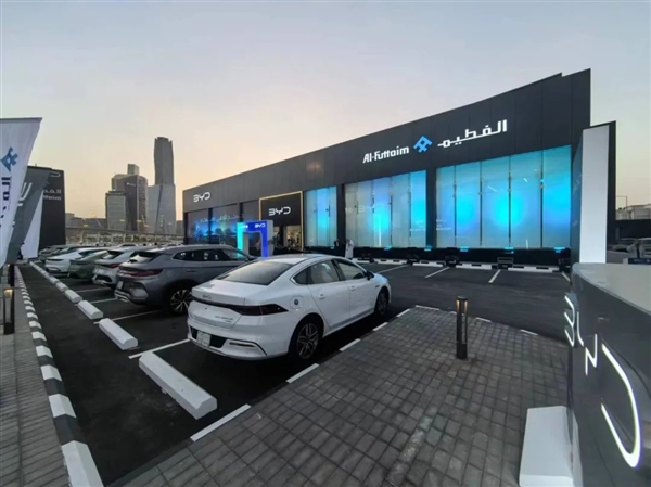 比亚迪在沙特开设首家门店,助力中东新能源汽车发展