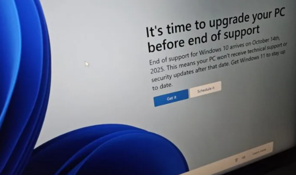 微软全屏弹窗催促:Windows 10用户抓紧时间升级到Windows 11