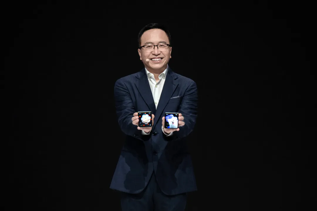 掀起折叠屏普及风暴,荣耀“荣耀”领军高端手机市场