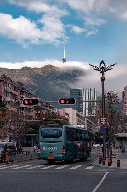 工信部:智能网联汽车技术快速迭代,已实现辅助驾驶大规模应用