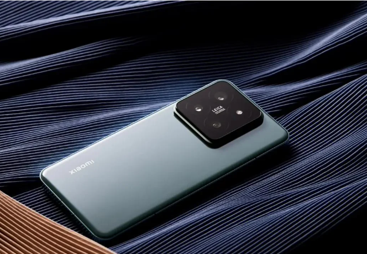 或为小米 15 Pro 手机,某厂被曝“大杯”新方案测试 6000mAh± 电池、90W 快充