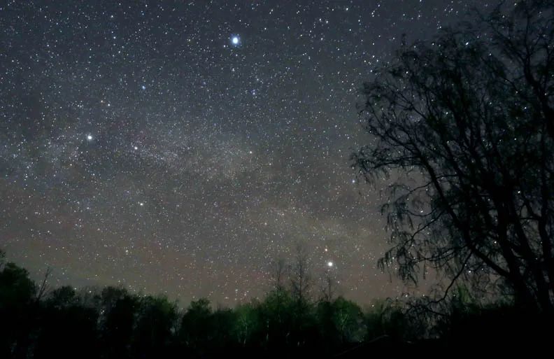夏天夜晚拍不到银河,可以试试拍摄这几个星空主题